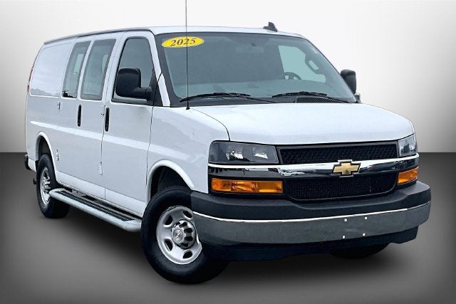 2025 Chevrolet Express Cargo WT