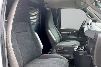 2025 Chevrolet Express Cargo WT