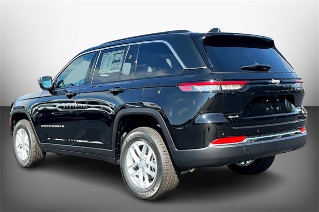 2025 Jeep Grand Cherokee Base