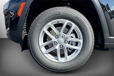 2025 Jeep Grand Cherokee Base