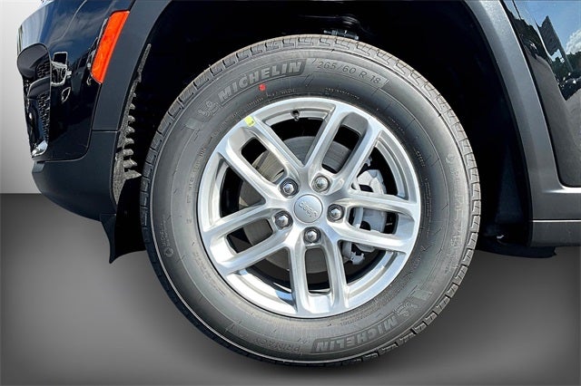 2025 Jeep Grand Cherokee Base