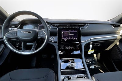 2025 Jeep Grand Cherokee Base