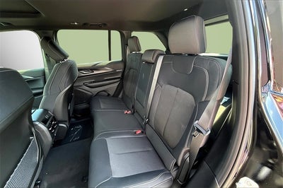 2025 Jeep Grand Cherokee Base