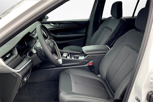 2025 Jeep Grand Cherokee Base