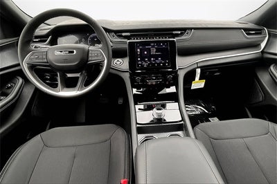 2025 Jeep Grand Cherokee Base