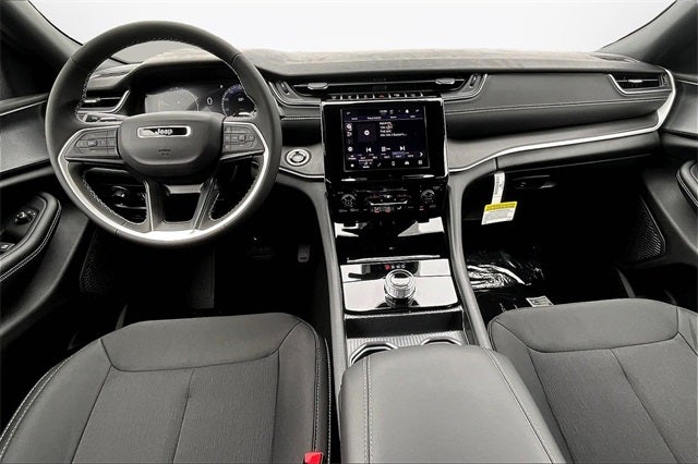 2025 Jeep Grand Cherokee Base