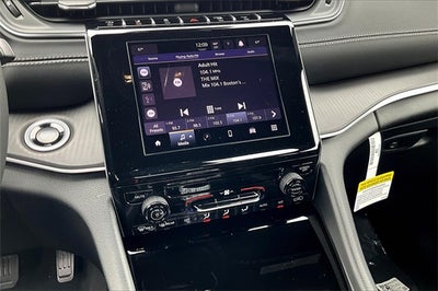 2025 Jeep Grand Cherokee Base