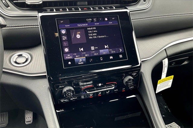 2025 Jeep Grand Cherokee Base