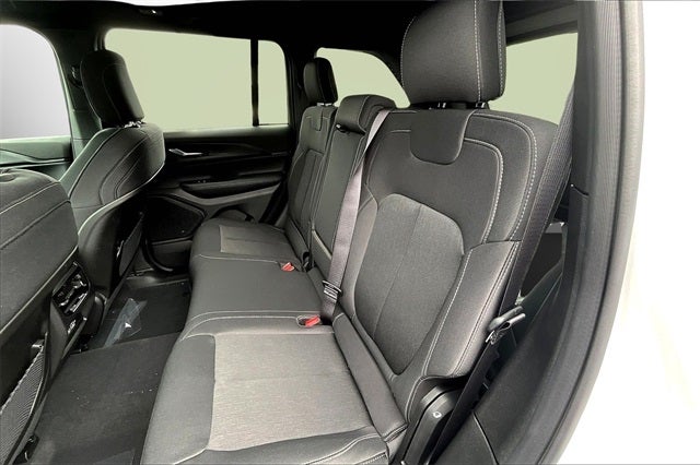 2025 Jeep Grand Cherokee Base