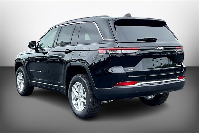 2025 Jeep Grand Cherokee Base