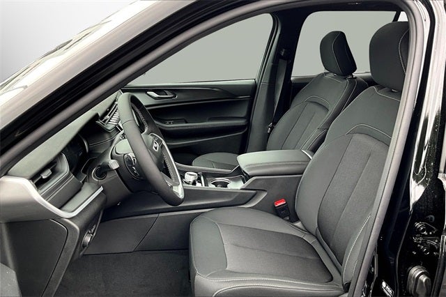 2025 Jeep Grand Cherokee Base