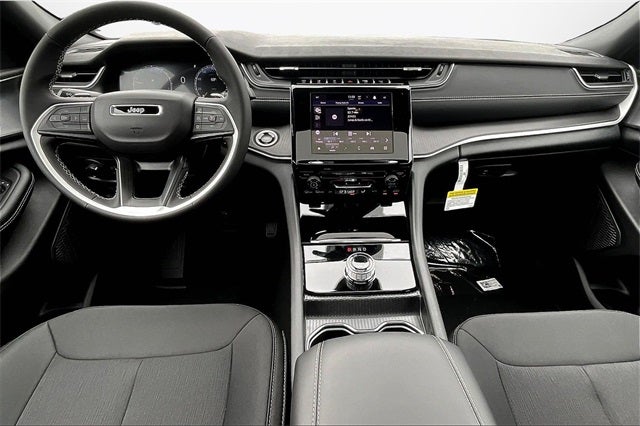 2025 Jeep Grand Cherokee Base