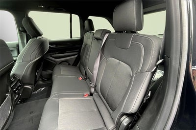 2025 Jeep Grand Cherokee Base