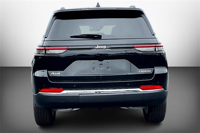 2025 Jeep Grand Cherokee Base