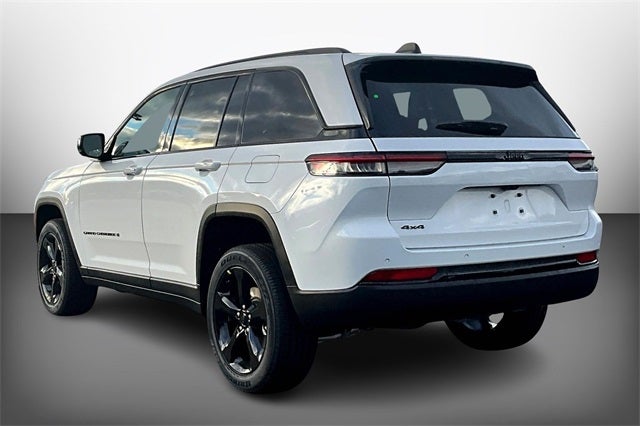 2025 Jeep Grand Cherokee Base
