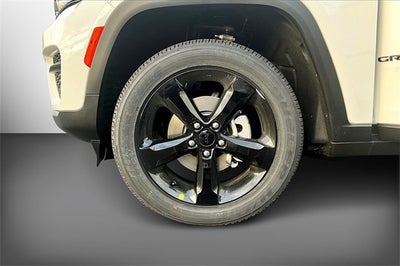 2025 Jeep Grand Cherokee Base