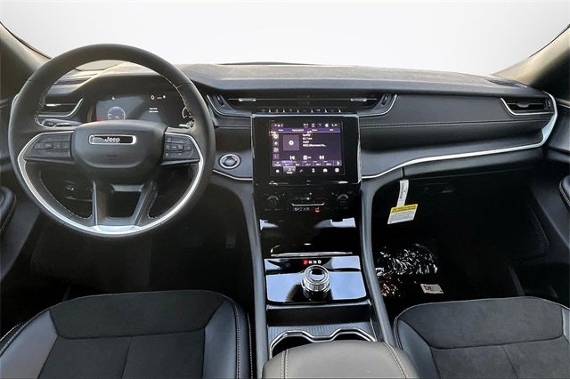 2025 Jeep Grand Cherokee Base