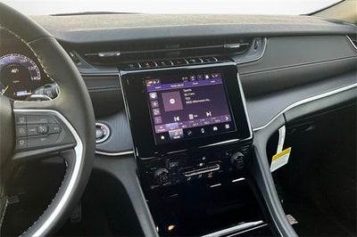 2025 Jeep Grand Cherokee Base