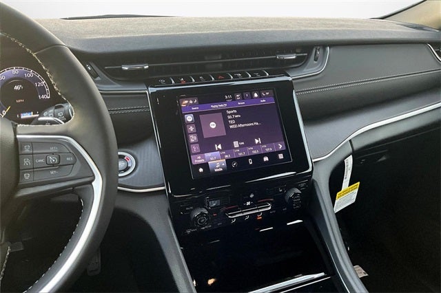 2025 Jeep Grand Cherokee Base