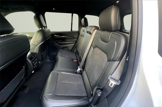 2025 Jeep Grand Cherokee Base