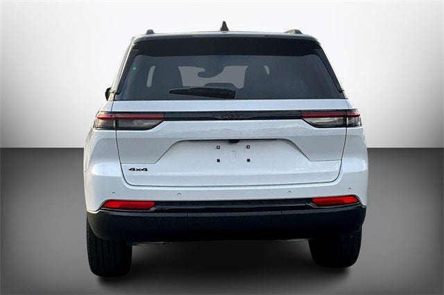 2025 Jeep Grand Cherokee Base