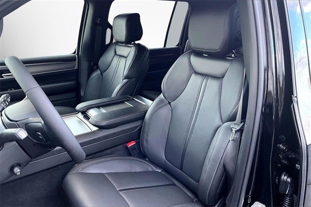 2026 Jeep Grand Wagoneer Base